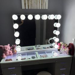 Brand New Big Vanity Set White Color 