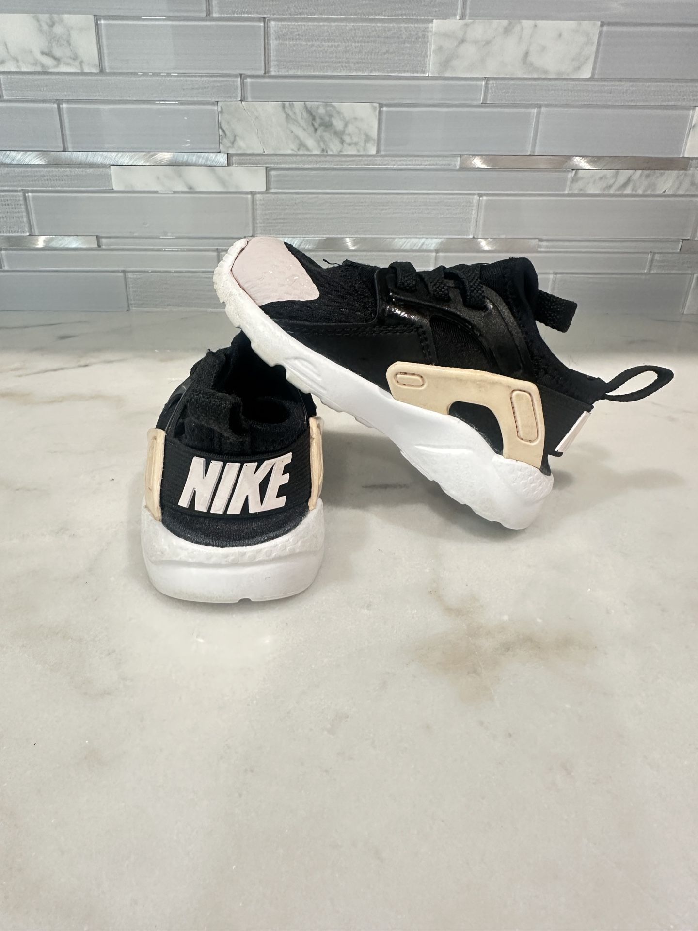 Nike Huarache Run Ultra Toddlers’ Shoes – Size 5C (Black/Barely Rose-White)