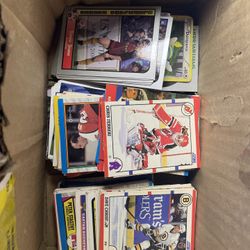 Random Lot of Vintage Sports Cards Hockey Soccer Basketball Pokémon Trading Card