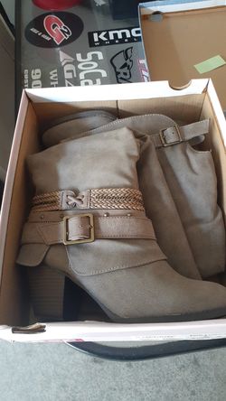 Women's boots size 8 brand new