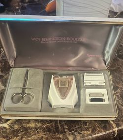 Vintage Remington Ladies Shaver With Cord, Scissors, Extra Smaller Head And Case