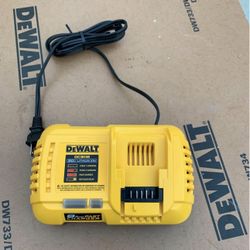 DEWALT 20V MAX Lithium-Ion Fan Cooled Fast Battery Charger