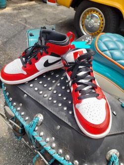 Retro Jordan 1’s (OG) Size: 3 Youth / Kids 