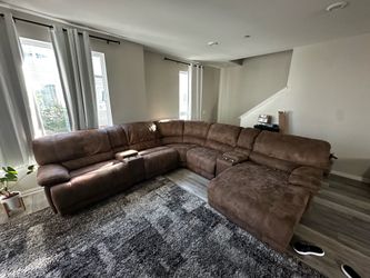 Power Reclining Sectional Sofa – Excellent Condition