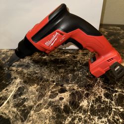 Milwaukee Screwgun M18