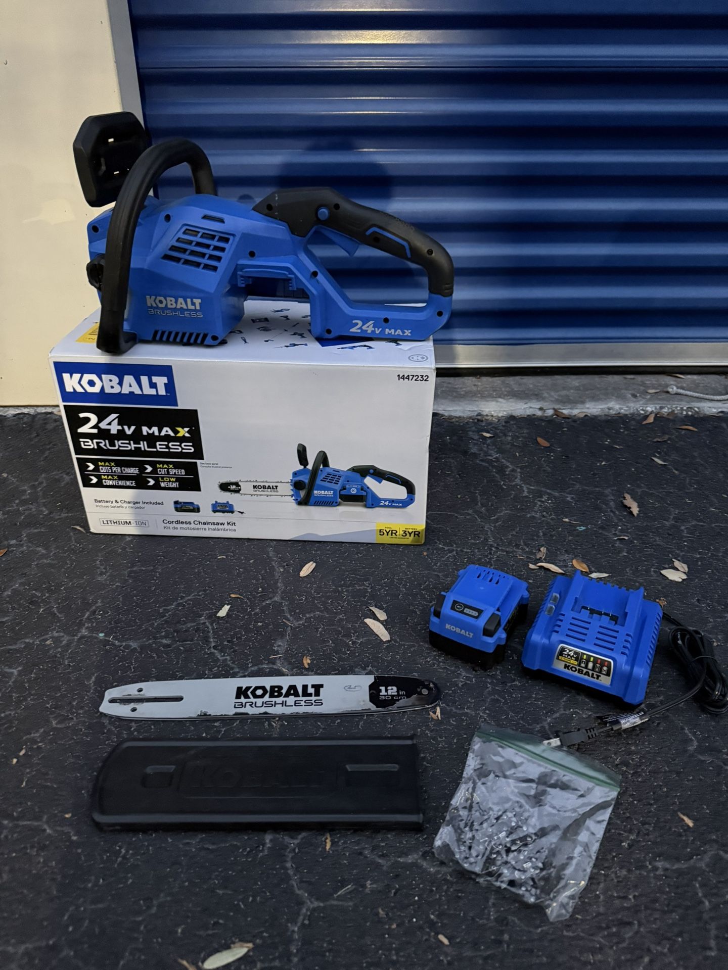 Kobalt 24-volt 12-in Battery 4 Ah Chainsaw Battery Included Charger Included