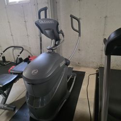 Fitness Q37e elliptical cross trainer