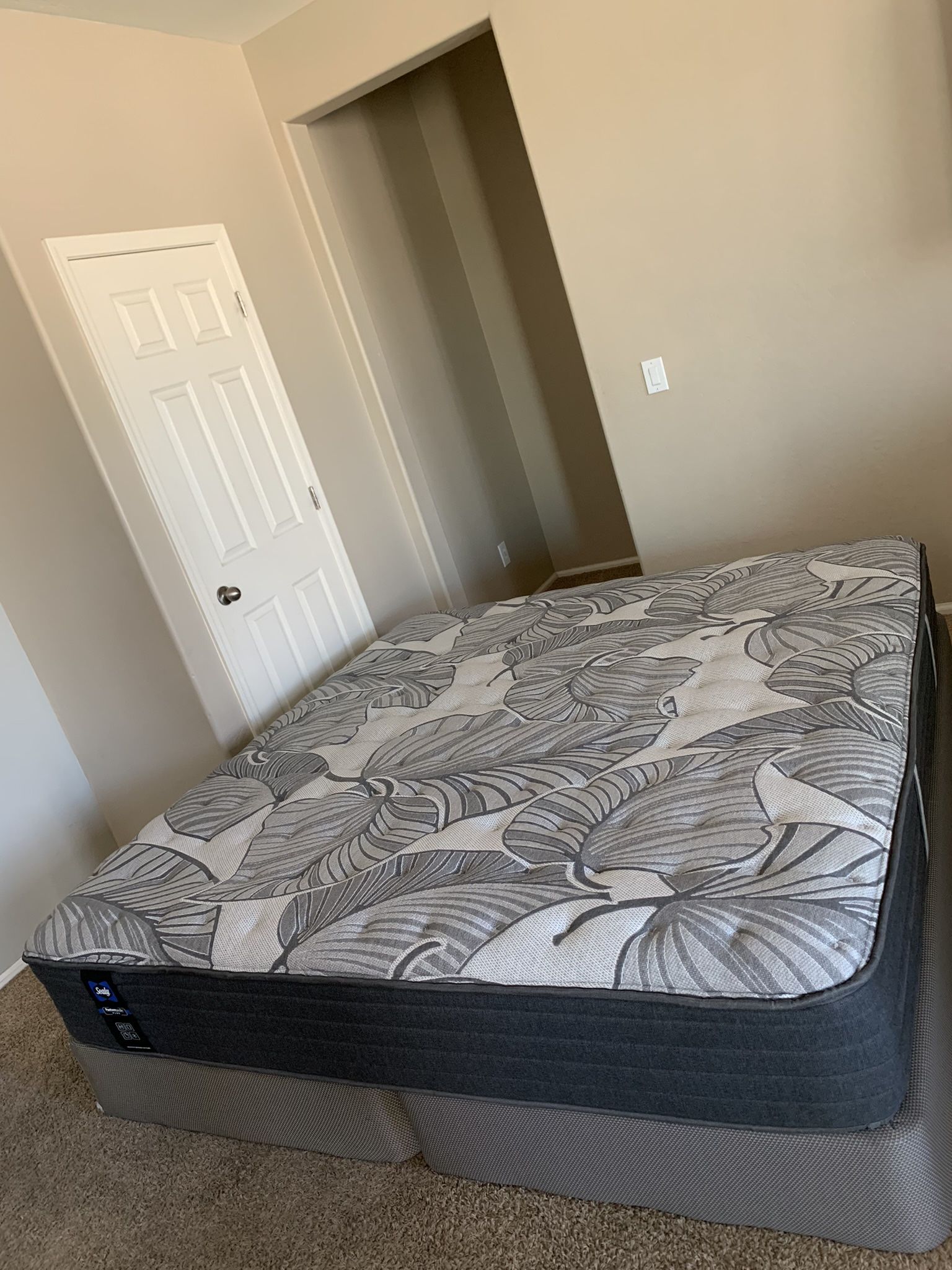 KING MATTRESS SEALY PLUSH FIRM AND FREE BOX SPRINGS for Sale in