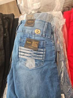 Jeans Benava originales ✨
Nuevos con etiqueta
Push up / skinny fit
Colores disponibles:
Negro, Azul y Rojo
Tallas: 3, 5, 7, 9, 13
