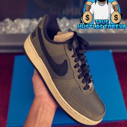 Nike Air Force 1 x Undefeated 