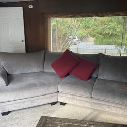 Like New Stanton couch W/cuddler