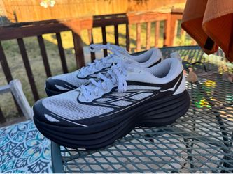 Hoka one one Bondi 8 caged stealth /tech