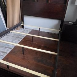 Queen Size Wood Bedframe