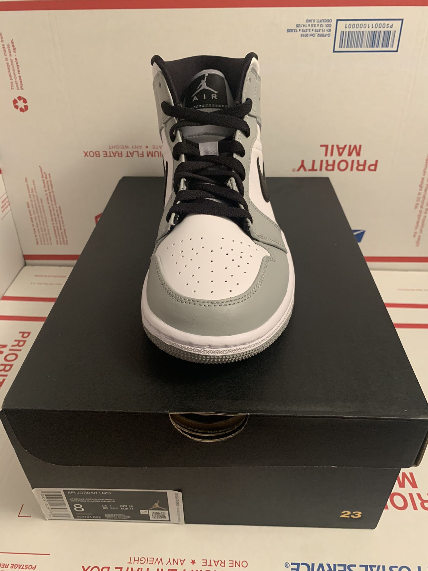 Nike Air Jordan 1 Retro Mid Light Smoke Grey Size 8 Black White 554724-092