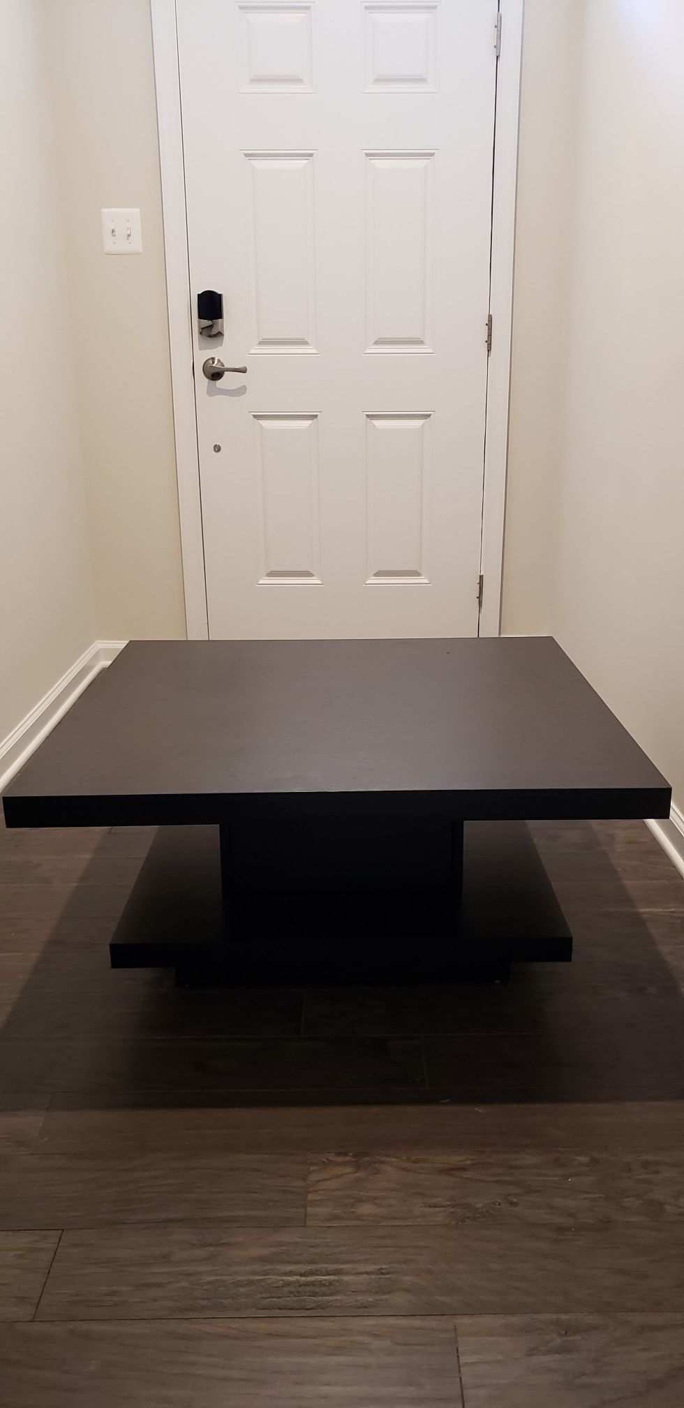 Modern Style Coffee Table in good condition