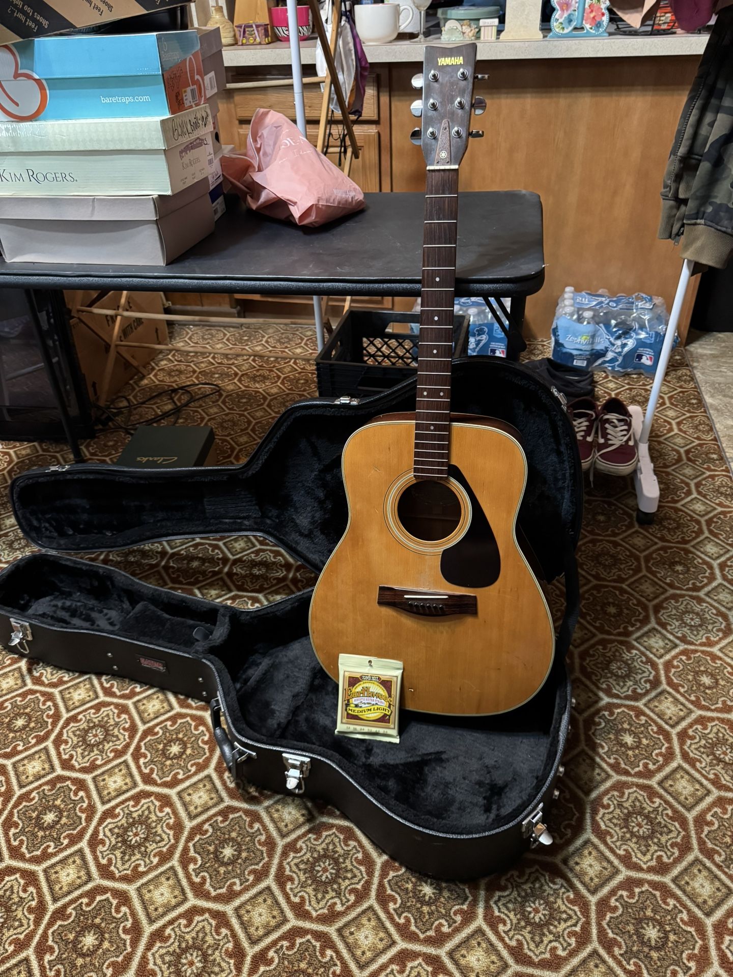 Yamaha FG-335 Vintage Acoustic Guitar & Hard Case w/New Strings