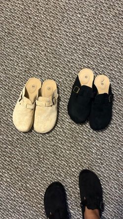 Clogs , Size 7 , In Both But Cream Color As A Different Size But There Are The Same It’s Not Really Much Of A Difference I NEED THEM GONE