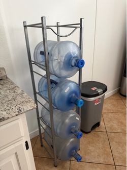 Water gallon holder + gallons