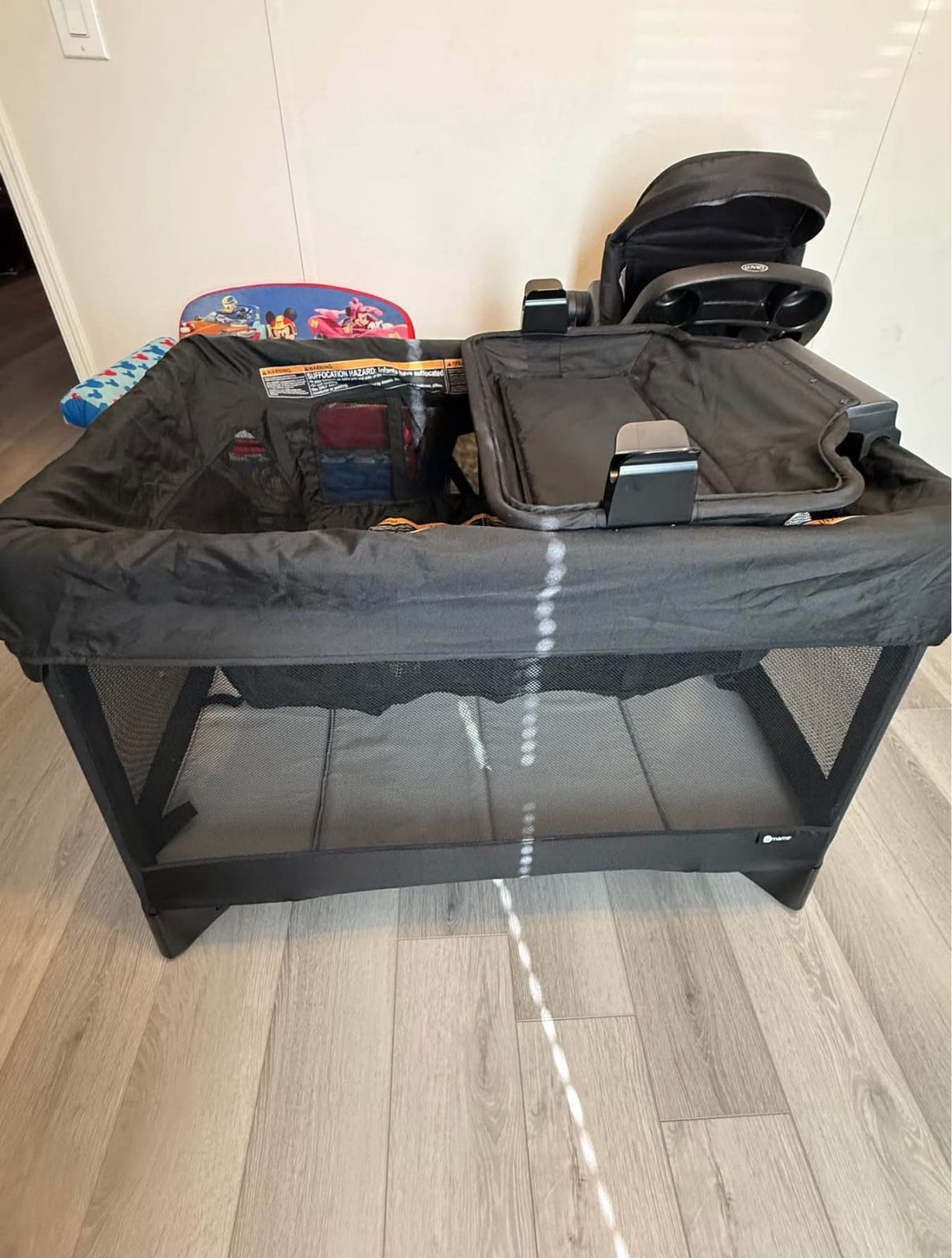 4moms Breeze Plus Playard & Bassinet & Changer