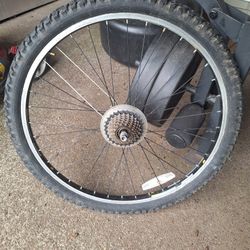 INNOVA 26 × 2.10 Bike Tire - Crucial Sprocket & Rim 