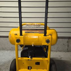 Dewalt Air 4.5 Gallon Air Compressor 