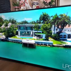 55" TCL Roku Smart Tv 4k Great Condition Comes With Wall  Mount Set.  Great Quality Pic No Scratch 