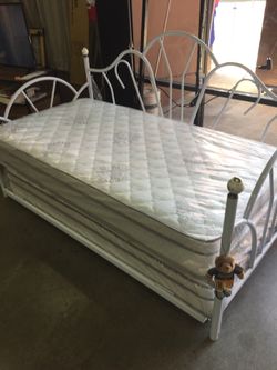 Daybed with a mattress $199