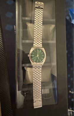 Olive green Nixon time teller