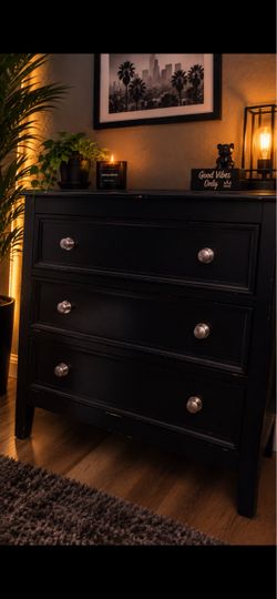 Black 3-Drawer Dresser with Silver Knobs