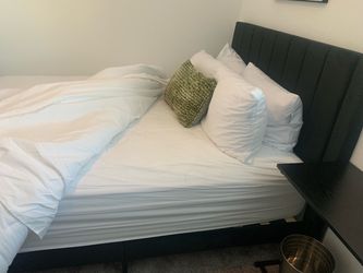 Queen mattress/ bed