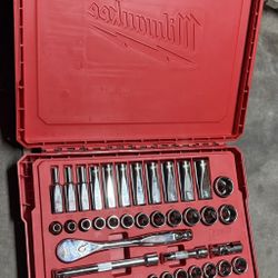 56 Pc Metric And SAE Ratchet And Sockets With Four Flat Sides