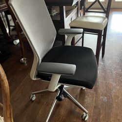  Office chair Amq