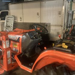 KUBOTA TRACTOR 