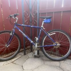 Vintage Trek ZX 7000 heat-treated aluminum 18” frame mountain bike