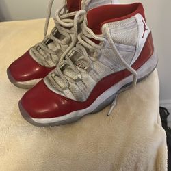 Used Jordan Cheery 11’s Size 7