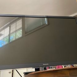 Panasonic TC-L42ET5 42” VIERA LED HDTV