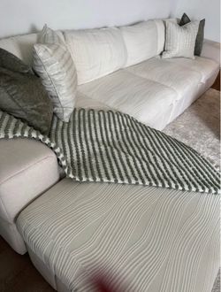 Cream Modular Sectional Sofa with two ottomans