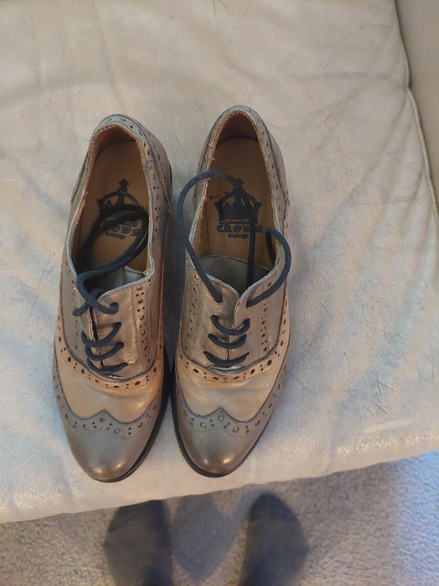 Crown Vintage 2-tone Wingtip Laceup Heels