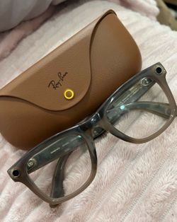 Meta glasses