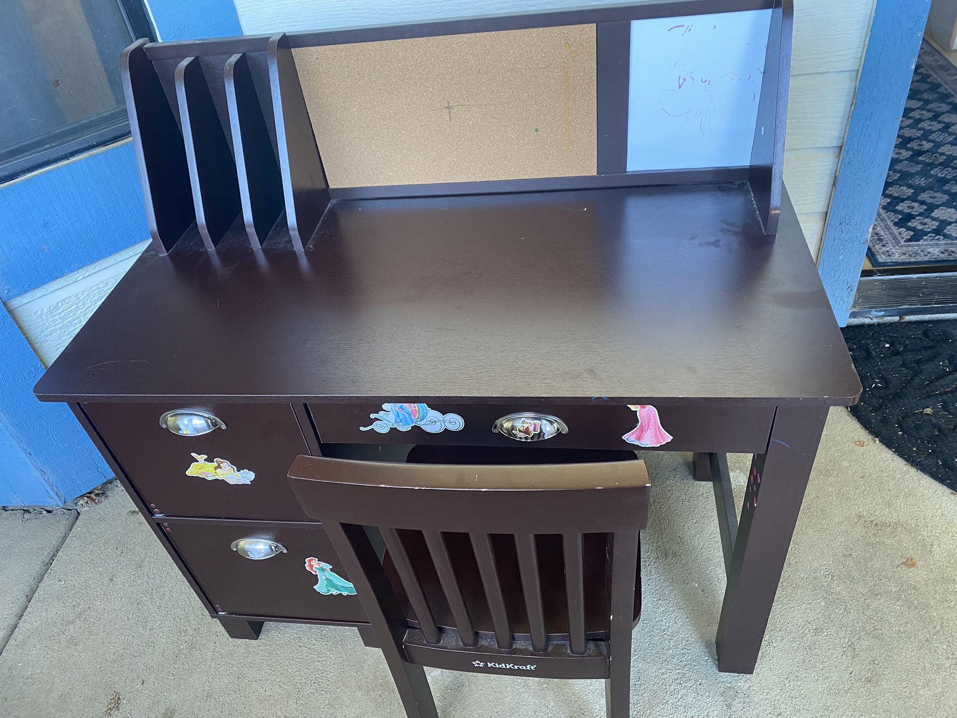 Kids Desk With Chair