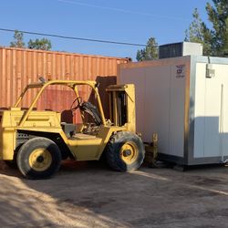 Montacargas de 6000 lbs todo terreno 8500 dolares