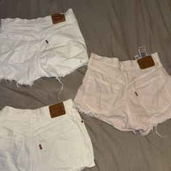 Women’s Levi Shorts 
