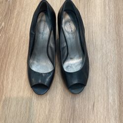 Lady Shoes (6.5)