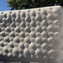 Beautiful Queen, Matress