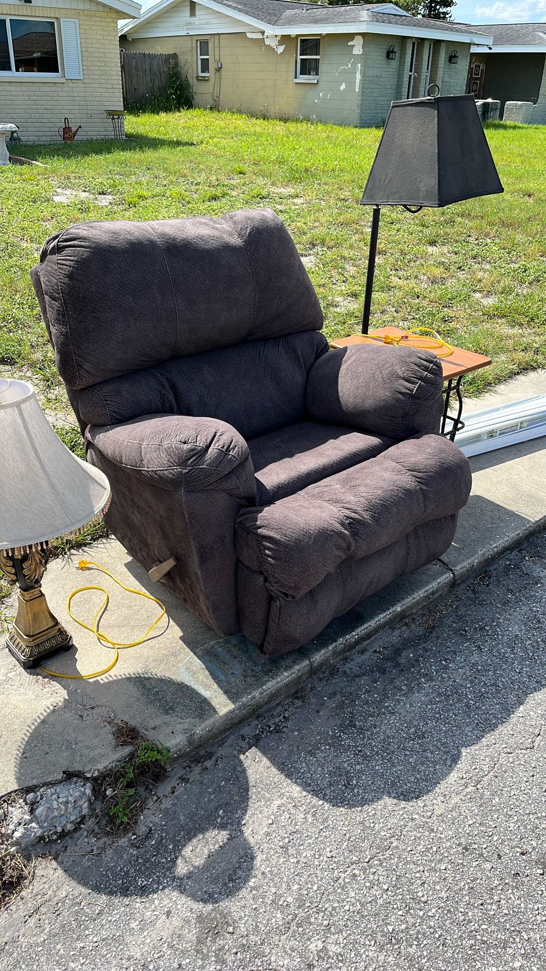 FREE RECLINER CHAIR