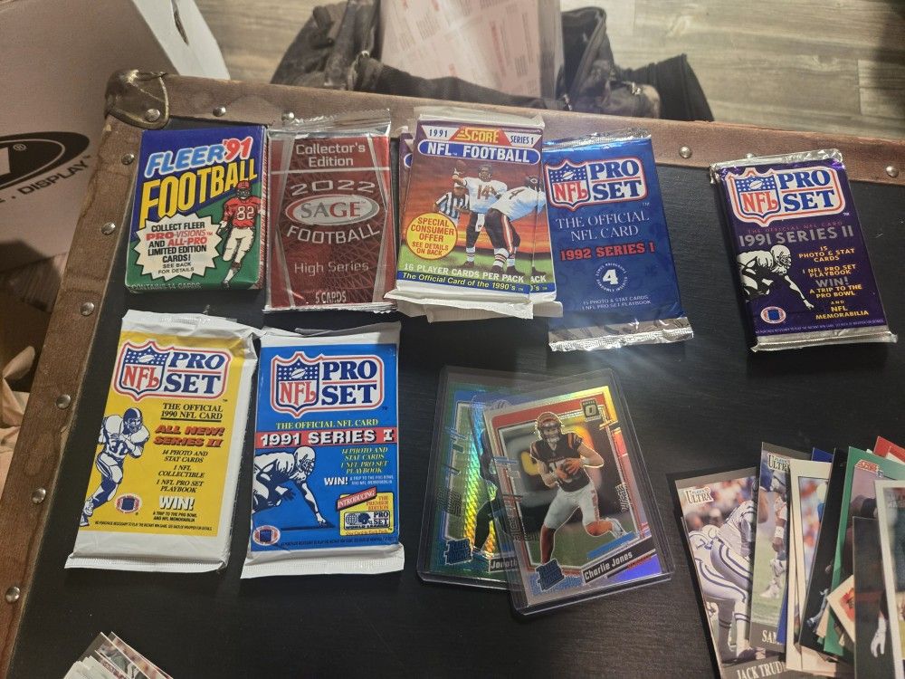 FOOTBALL CARD LOT