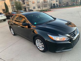 2018 Nissan Ultima low mileage only has 34,000 miles clean title no problem at all the car it’s like a brand new