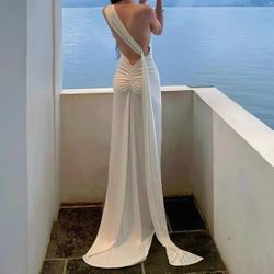 Elegant White Backless Evening Dress with Draped Sash