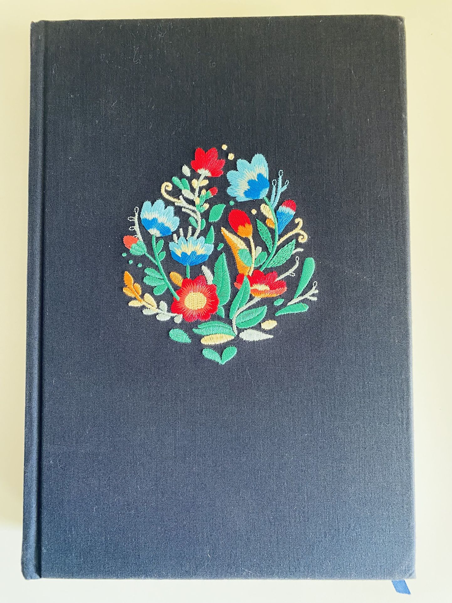 I 📖 Biblia Reina Valera 1960 – Letra Grande 12pt – Tapa Dura de Tela Bordada en Azul