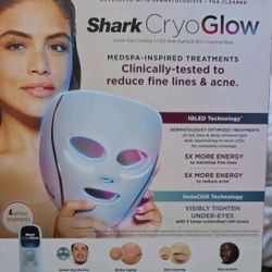 Shark - CryoGlow Under- Eye Cooling + LED Anti-Aging & Skin Clearing Face Mask